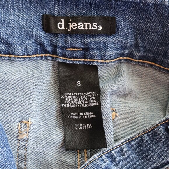 Size 8 - d. jeans flare leg jeans - Medium Wash - Blue Jeans - Denim Jeans - Picture 3 of 11